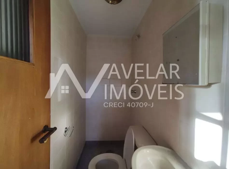 Banheiro de Serviço - Apartamento no Edifício Marseille - Pedreira-SP