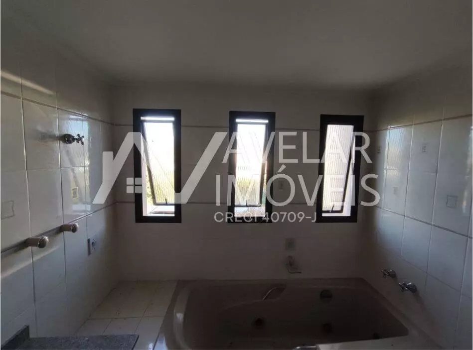 Banheira da Suíte - Apartamento no Edifício Marseille - Pedreira-SP